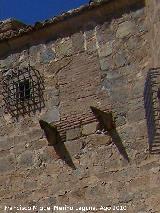 Castillo-Palacio de La Calahorra. Restos del matacn que protege la entrada