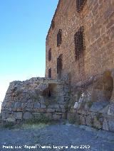 Castillo-Palacio de La Calahorra. Vestigio de torre circular con tronera bajas