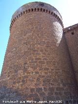 Castillo-Palacio de La Calahorra. Torren circular esquinero