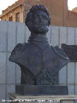 Monumento a D. Pedro de Mendoza. 