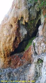 Cascada del Acueducto del Toril. Cueva lateral
