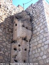 Castillo de Alcal del Jucar. Restos de muro de tapial en la muralla