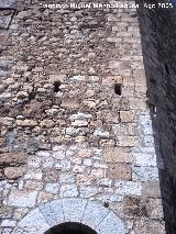 Castillo de Alcal del Jucar. Ranuras para las cadenas del puente levadizo
