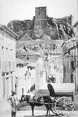 Castillo de Almansa. Calle de las Monjas con el castillo al fondo 1905