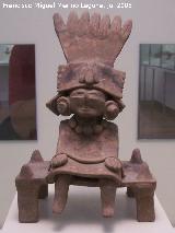 Museo de Arte Precolombino Felipe Orlando. Figura sentada. Cultura El Tajín. 600 - 900 d.C.