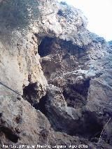 Cueva de Aguas Peas. Formaciones rocosas antes de la cueva