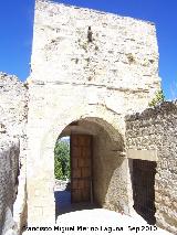 La Mota. Puerta de las Lanzas. Intramuros, a la derecha la puerta de acceso al adarve de la muralla del Arrabal Viejo o de Santo Domingo