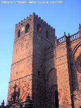 Catedral de Sigenza. Fachada principal. Torre