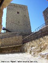 Castillo de Alcaudete. Torre del Homenaje y balas de catapulta