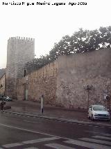 Muralla de Teruel. Al fondo el Torren Lombardera