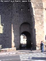 Puente de San Martn. Puerta de acceso al puente