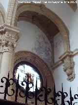 Catedral de Baeza. Interior. Vidriera con el escudo de Baeza