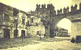 Arco de Villalar y Puerta de Jaén. Foto antigua