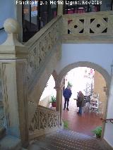 Palacio fortaleza de los Sánchez Valenzuela. Escaleras del patio