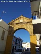 Muralla. Arco de la Pastora antigua Puerta de cija