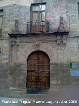 Antigua Universidad. Tercera puerta, la más cercana a la iglesia de la Santa Cruz