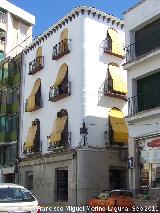 Edificio de la Plaza Veintiocho de Febrero esquina Calla Llana. 
