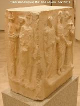 Arco de los Gigantes. Ara con escenas. Siglo II d.C. Museo Municipal