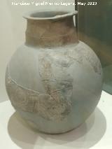 Cstulo. Templo de La Muela. Botella cermica a mano siglos VII-VI a.C. Museo Arqueolgico de Linares