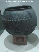 Cstulo. Templo de La Muela. Cazuela cermica a mano siglos VII-VI a.C. Museo Arqueolgico de Linares