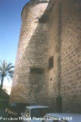 Castillo de Canena. Torreón circular izquierdo con sus troneras