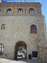 Alczar de los Condes de Castellar. Con la Puerta de la Villa