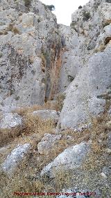 Cerro Cuevas del Aire. Paredes rocosas que dan a Bedmar