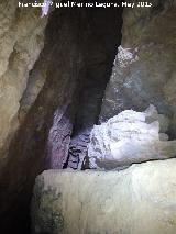 Cueva del Plato. Poyo