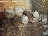 Castillo de la Yedra. Balas de catapulta encontradas en el Castillo