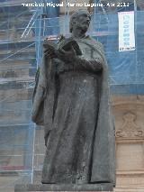 Monumento al Poeta Pedro Escribano. Estatua