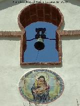 Ermita de Villaverde. Campana y azulejos de la Virgen