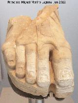 Baelo Claudia. Capitolio. Fragmento de pie de escultura colosal. Mrmol siglos I-II d.C. Museo de Baelo Claudia