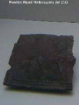 Baelo Claudia. Decumanus Maximus. Fragmento de placa de bronce. Siglos I-II d.C. Museo de Baelo Claudia