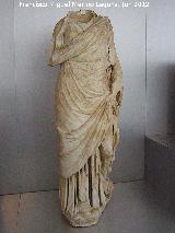 Baelo Claudia. Puerta de Carteia. Estatua de dama o diosa con palla y stola. Mrmol siglo I d.C. Museo de Baelo Claudia
