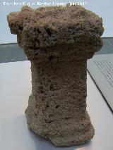 Baelo Claudia. Necrpolis. Ara funeraria de calcarenita fosilfera local. Siglo I d.C. Museo de Baelo Claudia