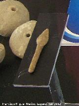 Factora Romana de Salazones. Punta de flecha, lanza o arpn. De hueso. poca tardoromana finales siglo V d.C. principios VI d.C.