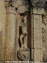 Iglesia de la Asuncin. Estatua de la izquierda