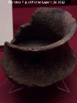 Eras del Alcázar. Vaso carenado, ajuar funerario. Museo Arqueológico de Úbeda