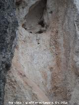 Pinturas rupestres del Abrigo de la Granja. Pared donde se encuentra el antropomorfo del panel III