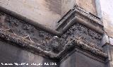 Catedral de Jaén. Fachada gótica. El mono y la primera gárgola del lado derecho