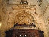 Catedral de Jaén. Fachada Interior. Relieve de la Puerta de los Fieles