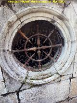 Catedral de Jaén. Lonja. Óculo de los sótanos de las escaleras de la Puerta Norte