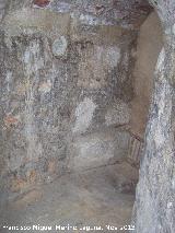 Refugio de Santa Marta. Pasillo con muros de piedra