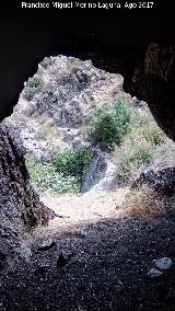 Cueva del Tercero. Presa desde la cueva