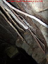 Cueva del Santo. Escaleras de bajada al pozo