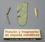 Museo Provincial. Punzones y fragmento de espada